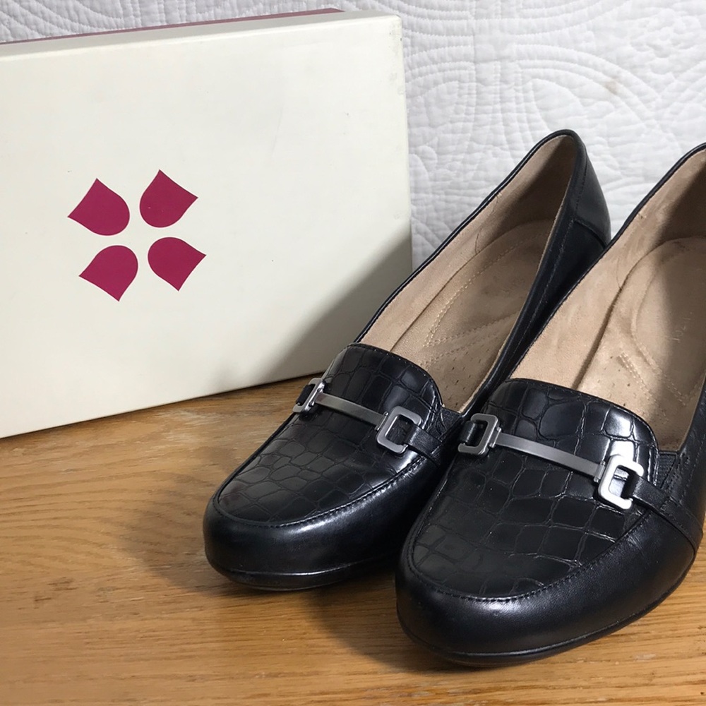 Black Naturalizer Heels with Box